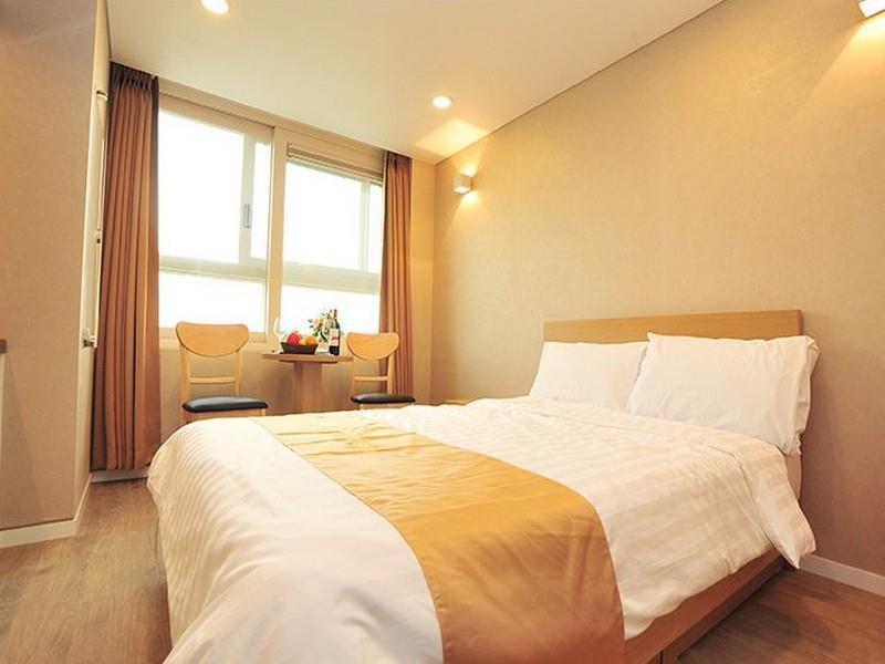 Golden Forest River Apartment *